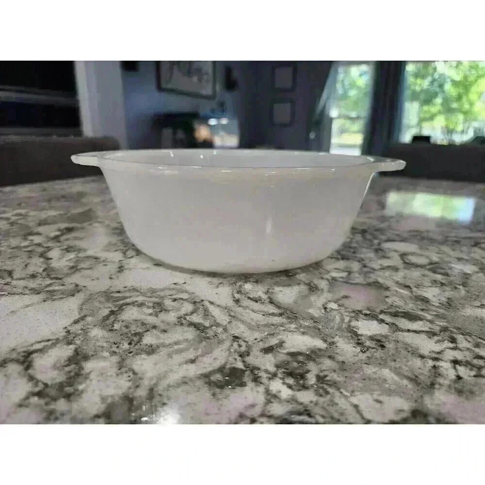 Vintage 433 White Anchor Hocking Fire King 1-1/2 Quart Oval Casserole no Lid